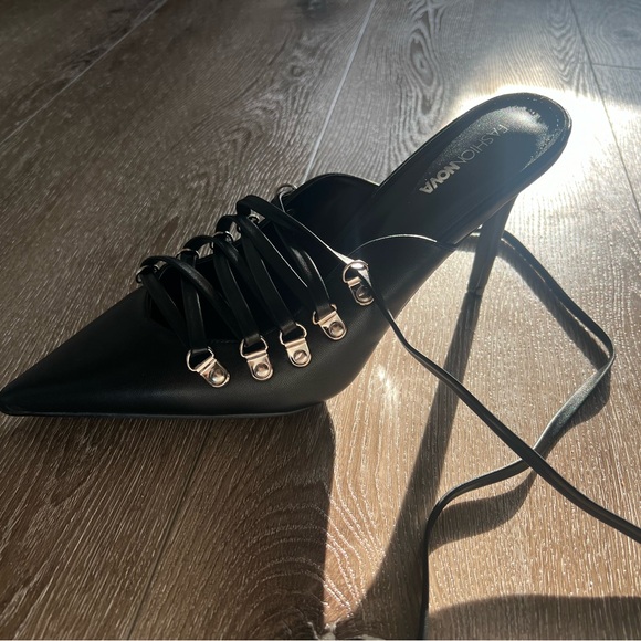 pointy strappy heels - Picture 4 of 7